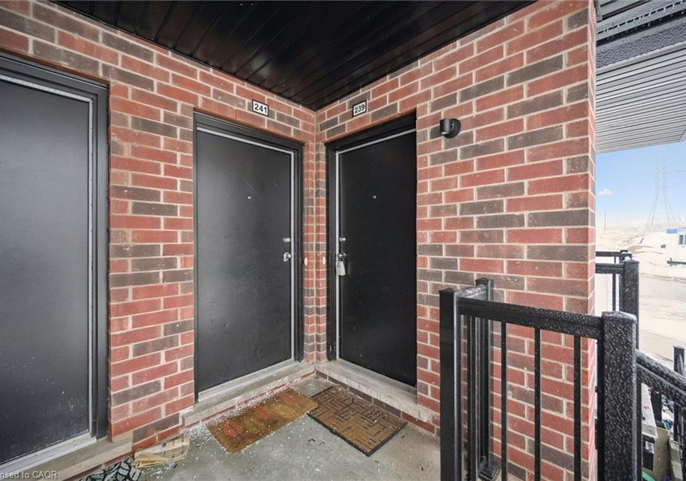 239-chapel-hill-drive-kitchener-ontario-40809072