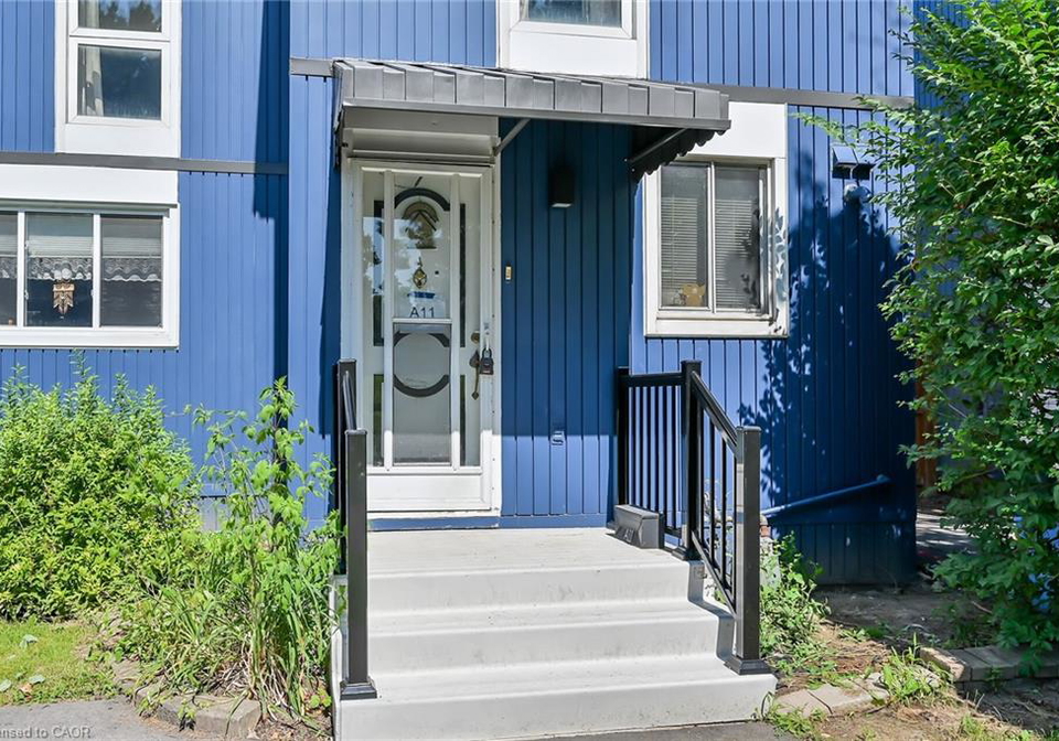 25-britten-close-hamilton-ontario-40809076