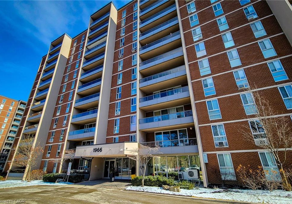 1966-main-street-w-hamilton-ontario-40809252