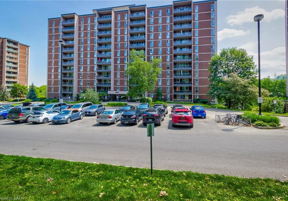 1966-main-street-w-hamilton-ontario-40809252