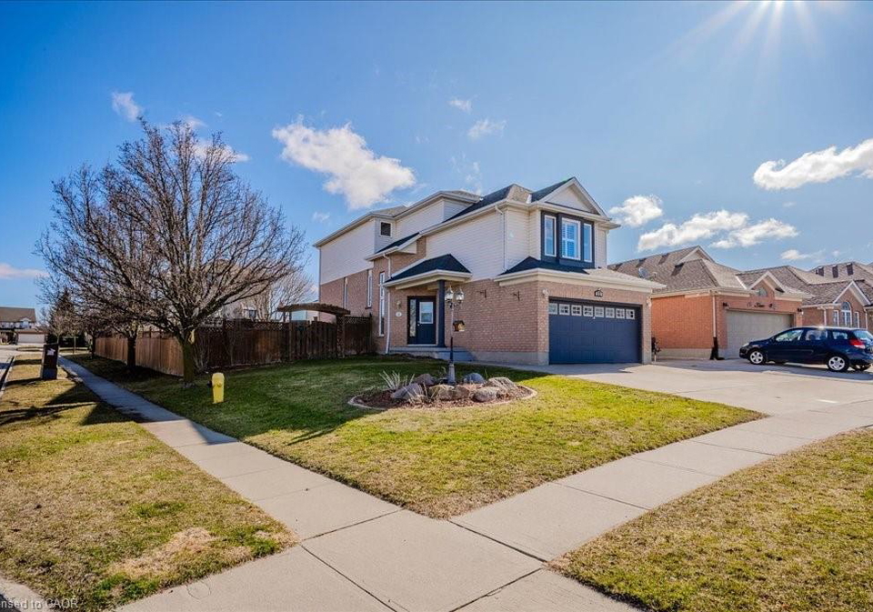 11-acorn-way-cambridge-ontario-40809273