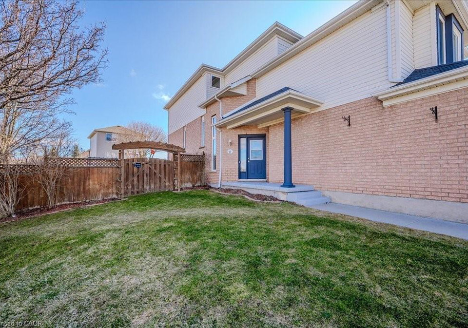 11-acorn-way-cambridge-ontario-40809273
