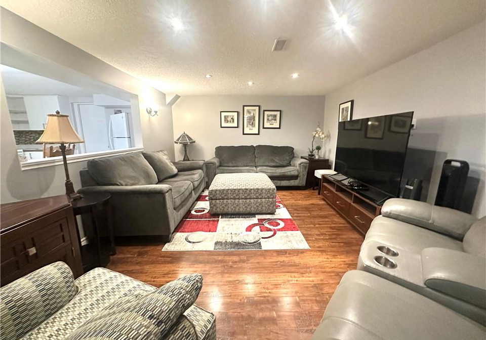 11-flora-drive-hamilton-ontario-40809406