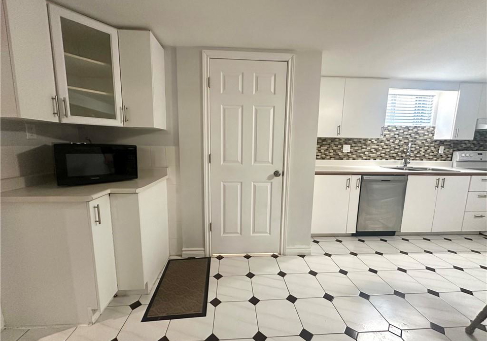 11-flora-drive-hamilton-ontario-40809406