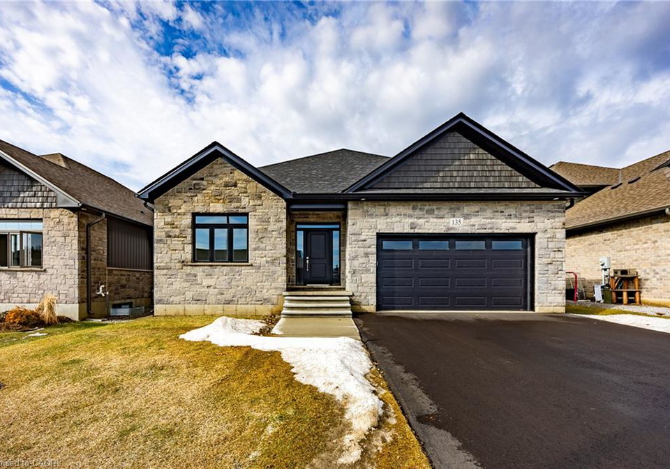 135-gibbons-street-waterford-ontario-40809474