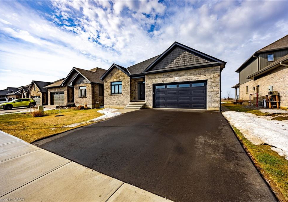 135-gibbons-street-waterford-ontario-40809474