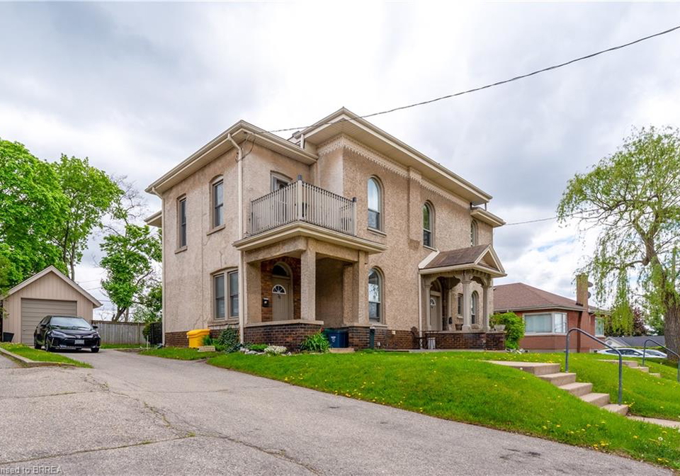 23-lyons-avenue-brantford-ontario-40809627