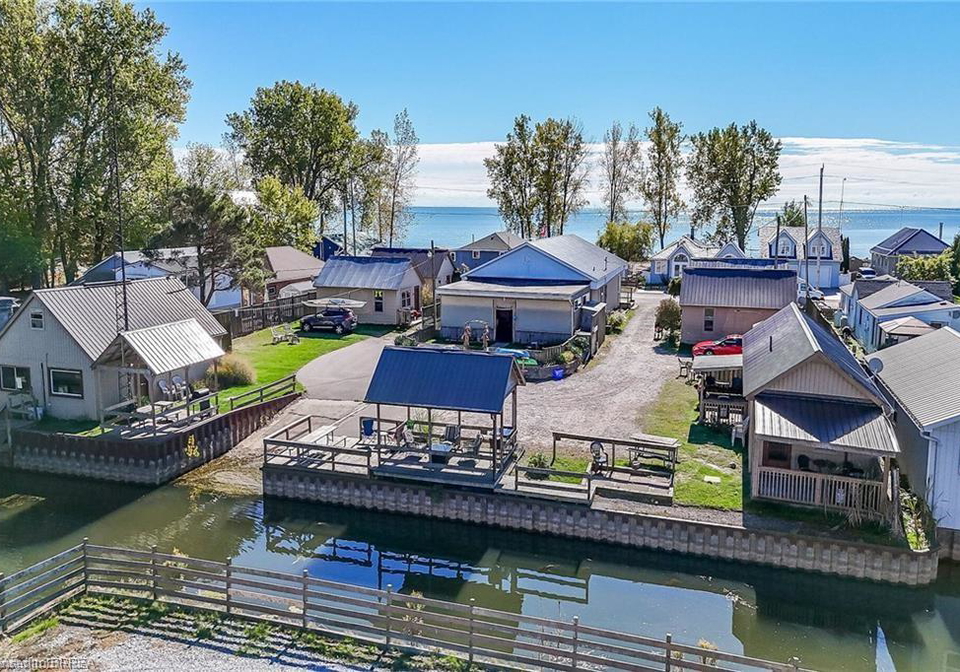48-50-erie-boulevard-long-point-ontario-40809975