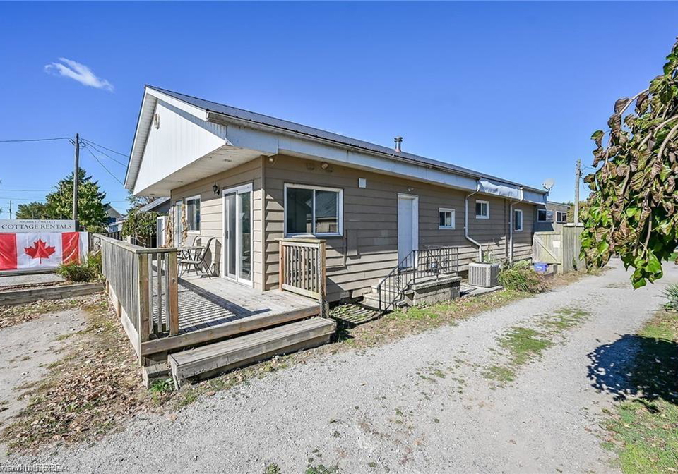 48-50-erie-boulevard-long-point-ontario-40809975
