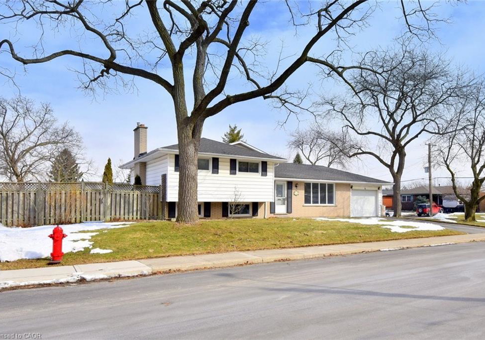 4-bermuda-court-hamilton-ontario-40810009