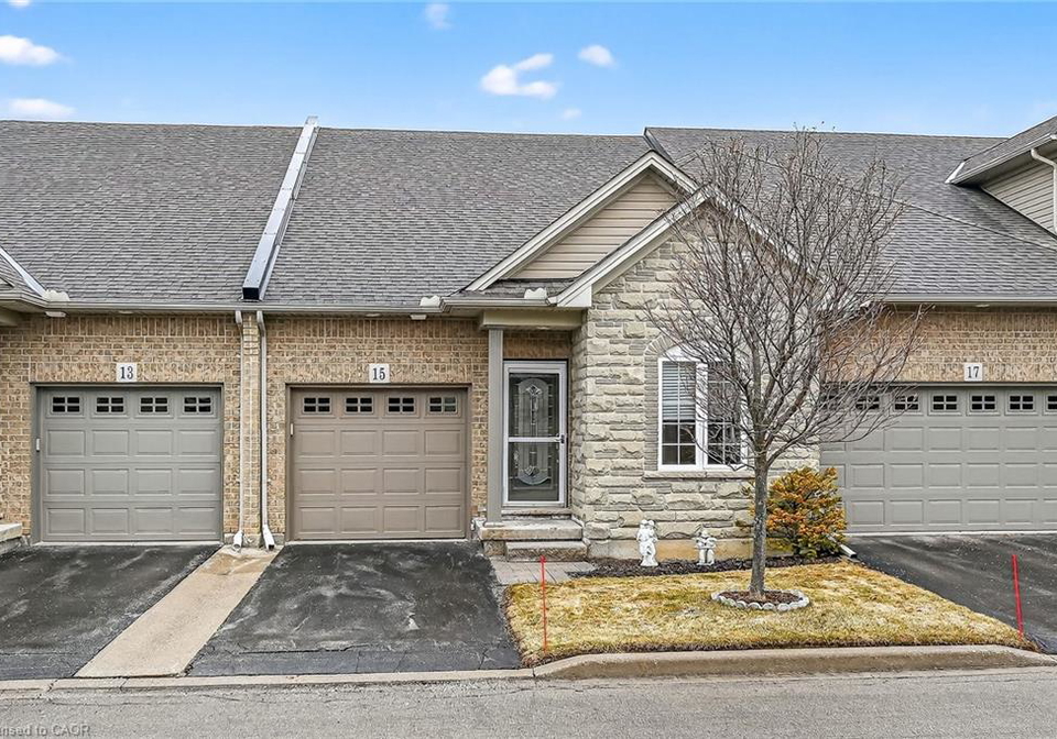 15-grovetree-trail-glanbrook-ontario-40810091