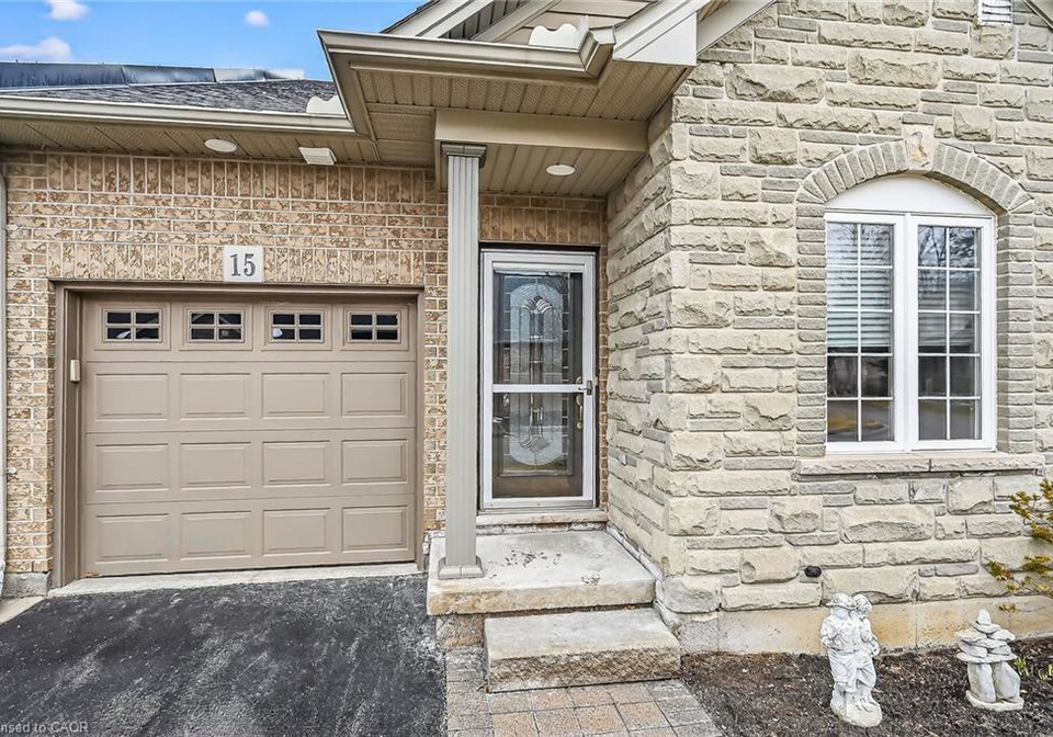15-grovetree-trail-glanbrook-ontario-40810091