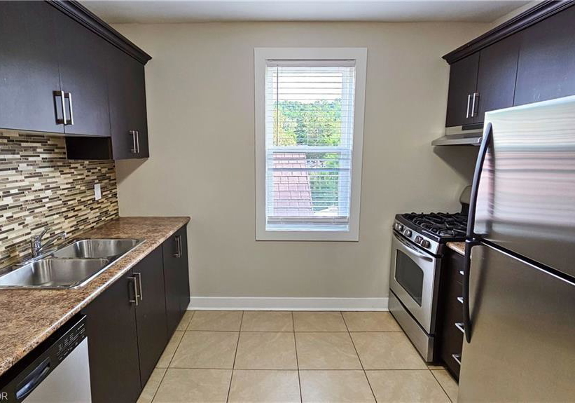 1544-king-street-e-hamilton-ontario-40810271