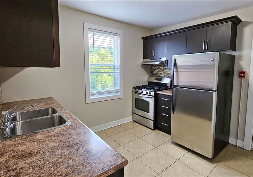 1544-king-street-e-hamilton-ontario-40810271