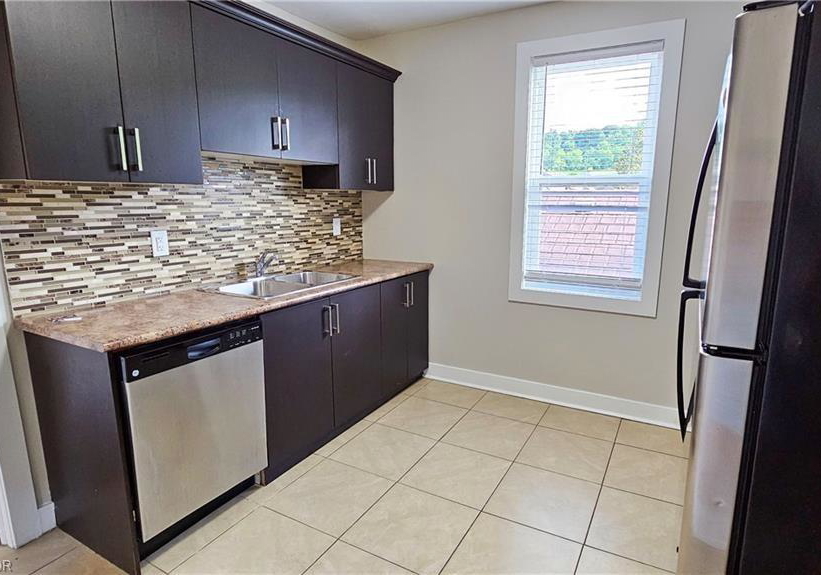 1544-king-street-e-hamilton-ontario-40810271