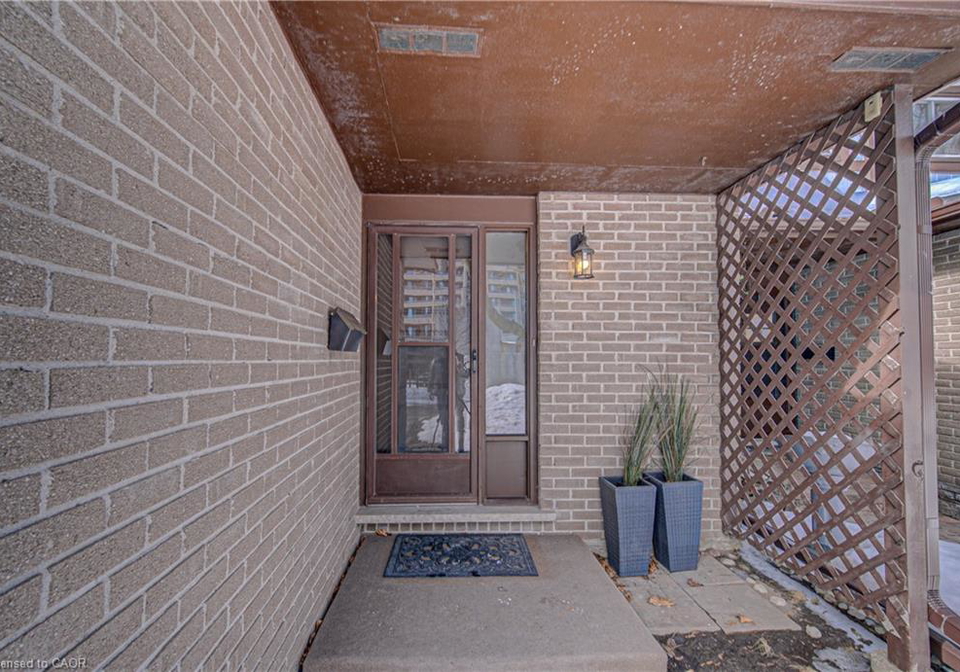 46-cedarwoods-crescent-kitchener-ontario-40810275