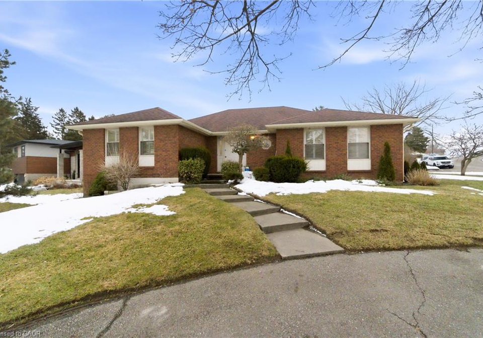 3-pinehill-drive-brantford-ontario-40810384