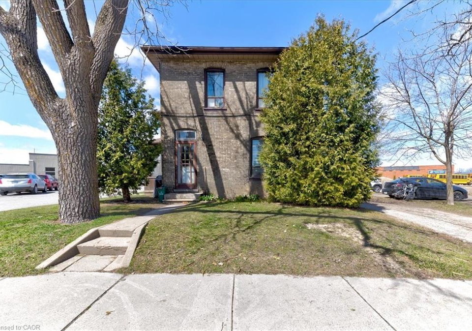 135-sherwood-drive-brantford-ontario-40810401