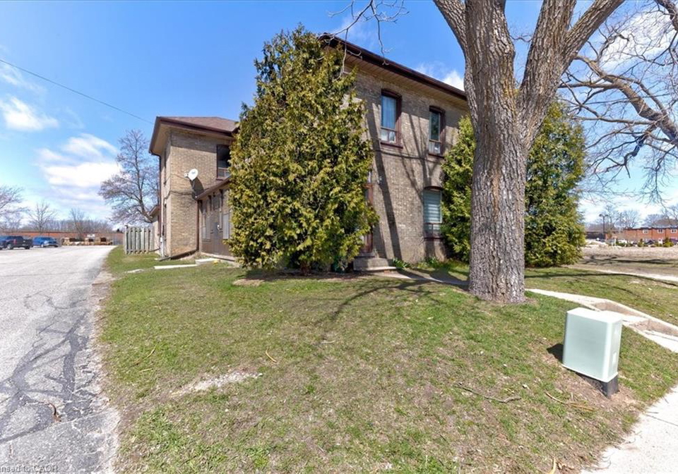 135-sherwood-drive-brantford-ontario-40810401