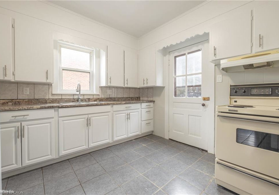 177-regina-street-n-waterloo-ontario-40810459