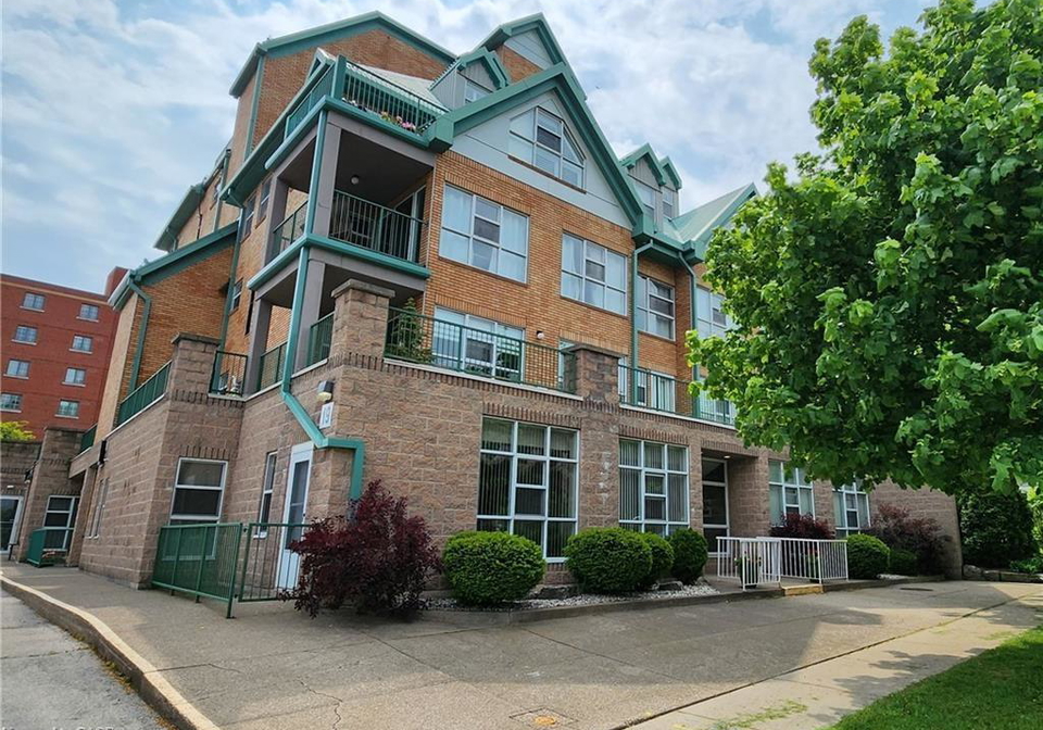 19-lake-avenue-s-stoney-creek-ontario-40810642