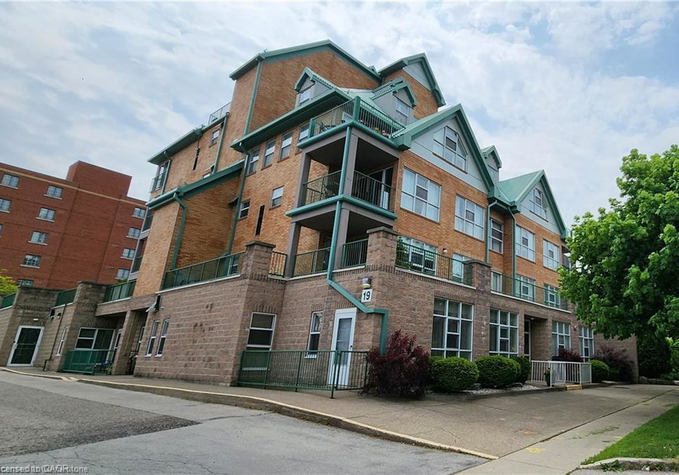 19-lake-avenue-s-stoney-creek-ontario-40810642