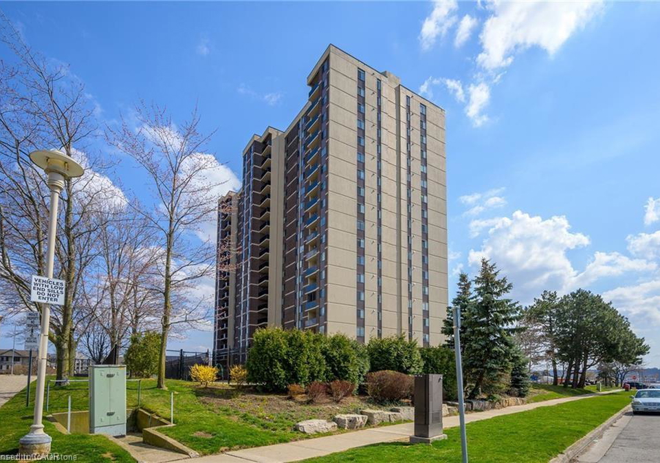301-frances-avenue-stoney-creek-ontario-40810785
