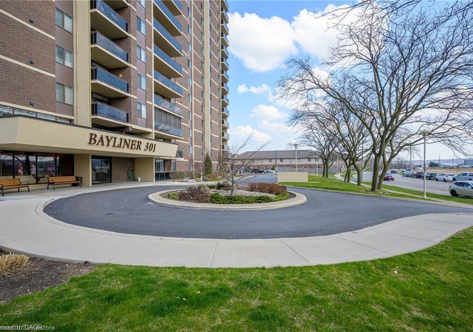 301-frances-avenue-stoney-creek-ontario-40810785