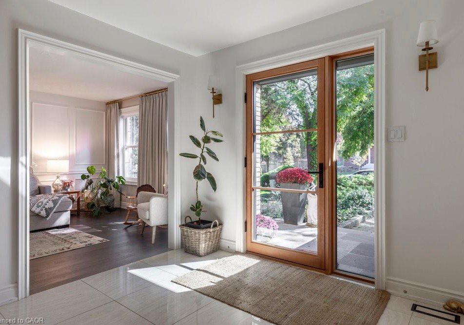 318-lloyminn-avenue-ancaster-ontario-40810885