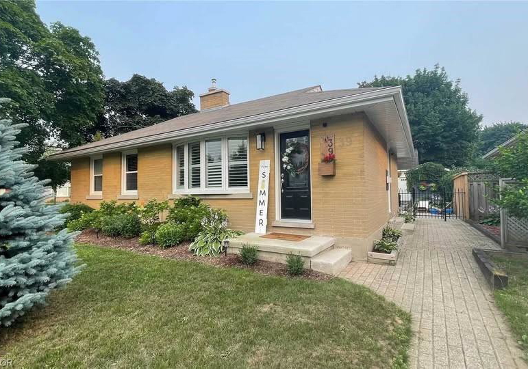 39-oakwood-avenue-kitchener-ontario-40810989