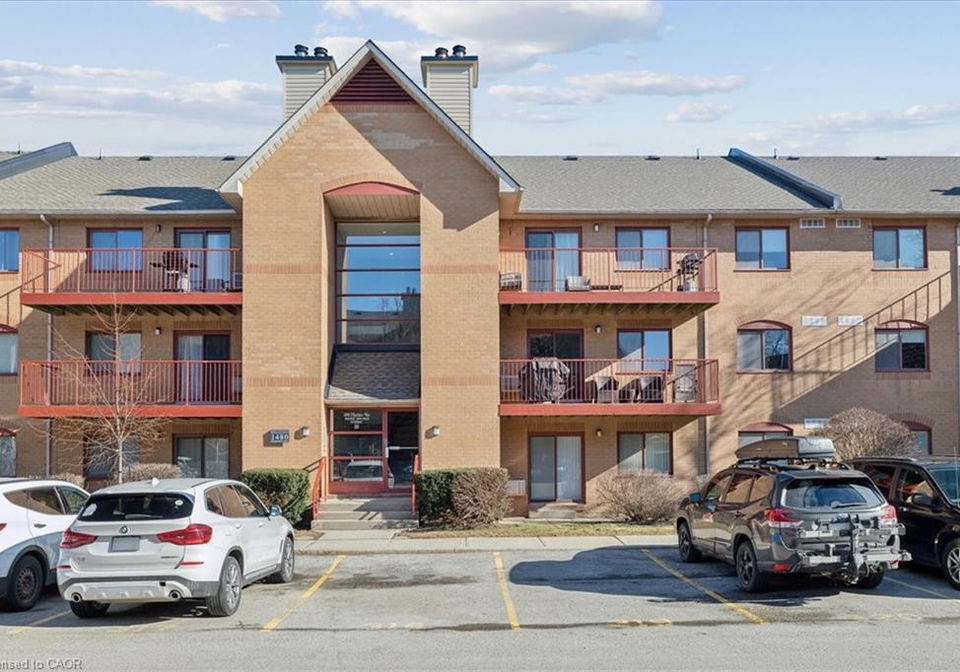 1480-pilgrims-way-oakville-ontario-40811050