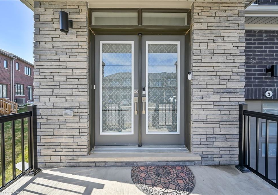 5-owl-lane-caledonia-ontario-40811352