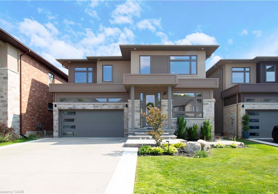 19-secinaro-avenue-ancaster-ontario-40811378