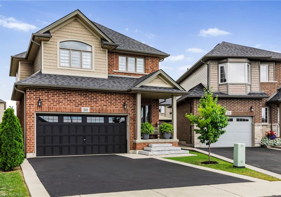 209-echovalley-drive-stoney-creek-ontario-40811390