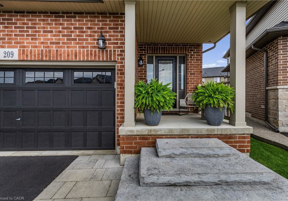 209-echovalley-drive-stoney-creek-ontario-40811390