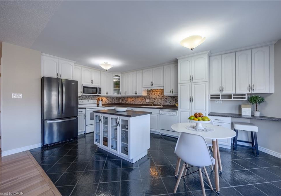 18-carolina-way-port-rowan-ontario-40811400