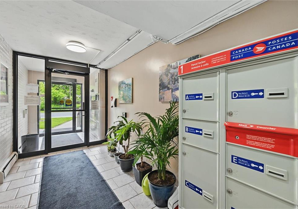 2373-king-street-e-hamilton-ontario-40811411