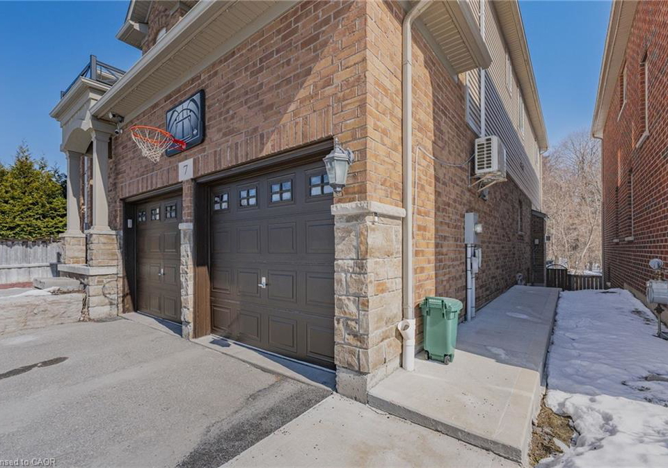 7-south-creek-drive-kitchener-ontario-40811485