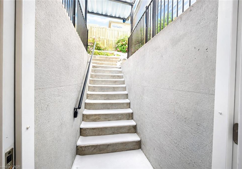 186-blair-creek-drive-kitchener-ontario-40811554