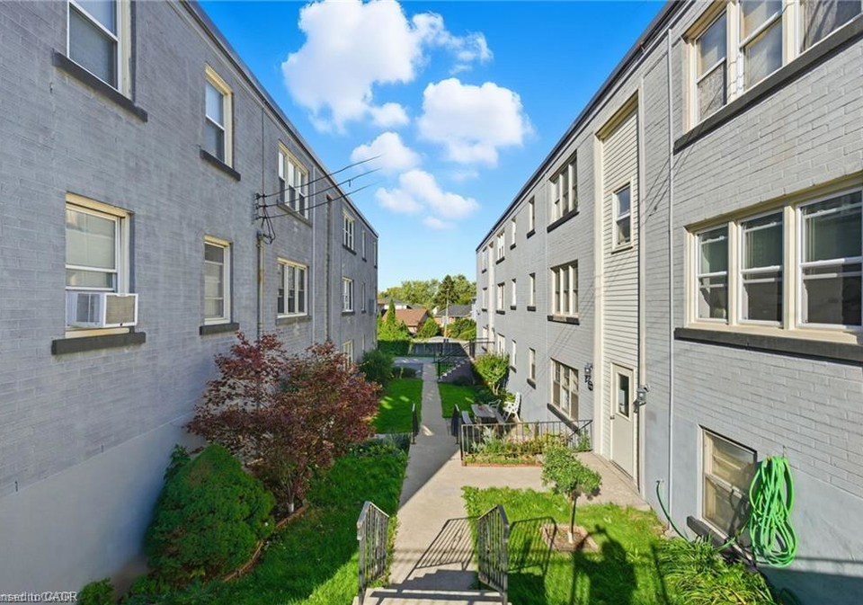 1759-king-street-e-hamilton-ontario-40811588