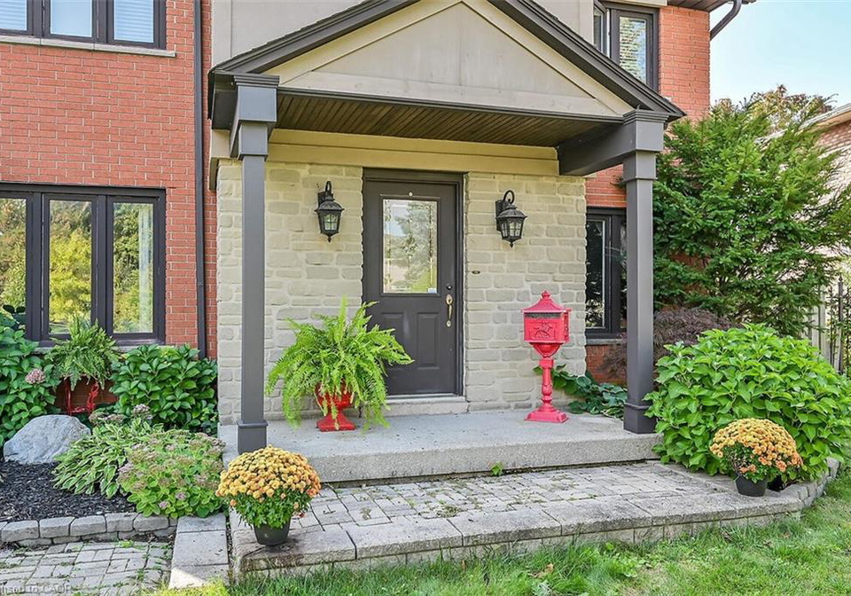 208-meadowbrook-drive-ancaster-ontario-40811621