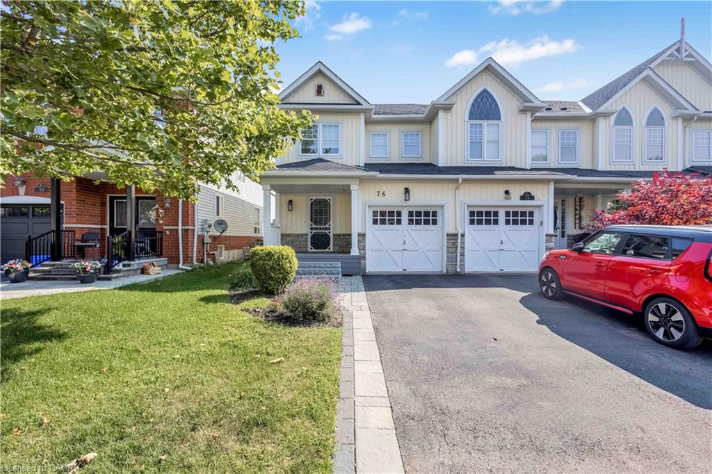 76-blue-sky-trail-waterdown-ontario-40811821