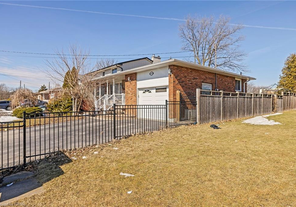 490-queen-victoria-drive-hamilton-ontario-40811854