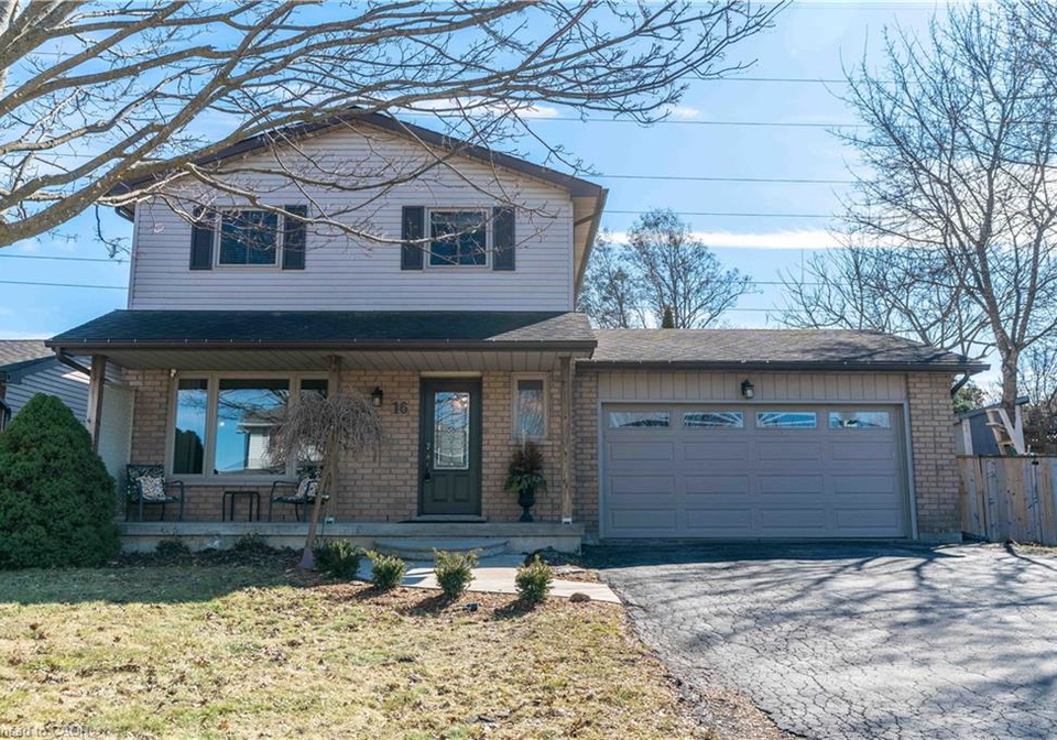 16-clansman-crescent-caledonia-ontario-40811883
