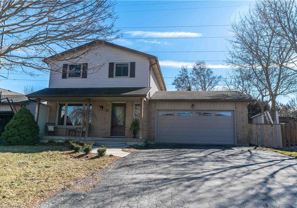 16-clansman-crescent-caledonia-ontario-40811883