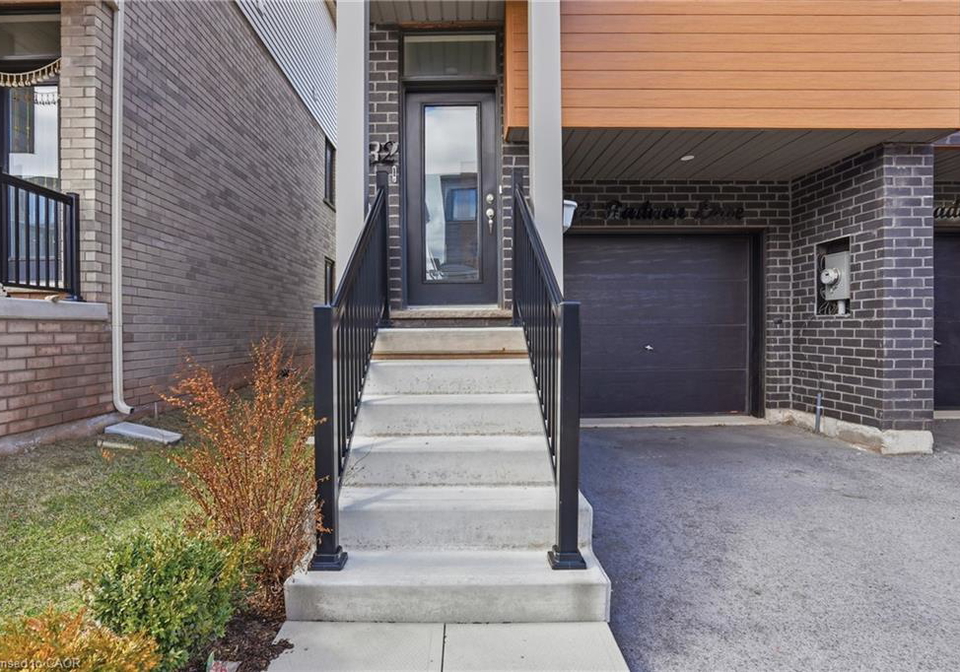 32-radison-lane-hamilton-ontario-40812121