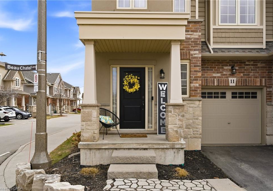 11-beau-chatel-lane-grimsby-ontario-40812248