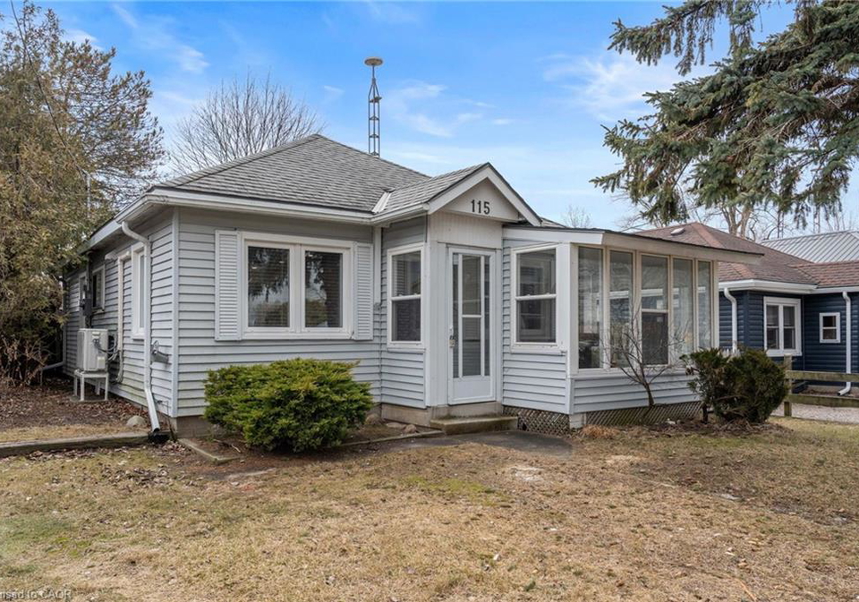 115-erie-boulevard-long-point-ontario-40812397