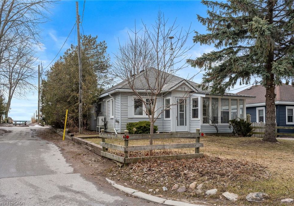 115-erie-boulevard-long-point-ontario-40812397