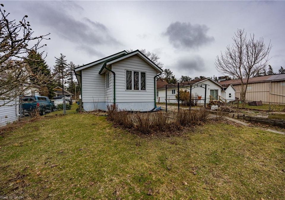 672-james-street-delhi-ontario-40812463